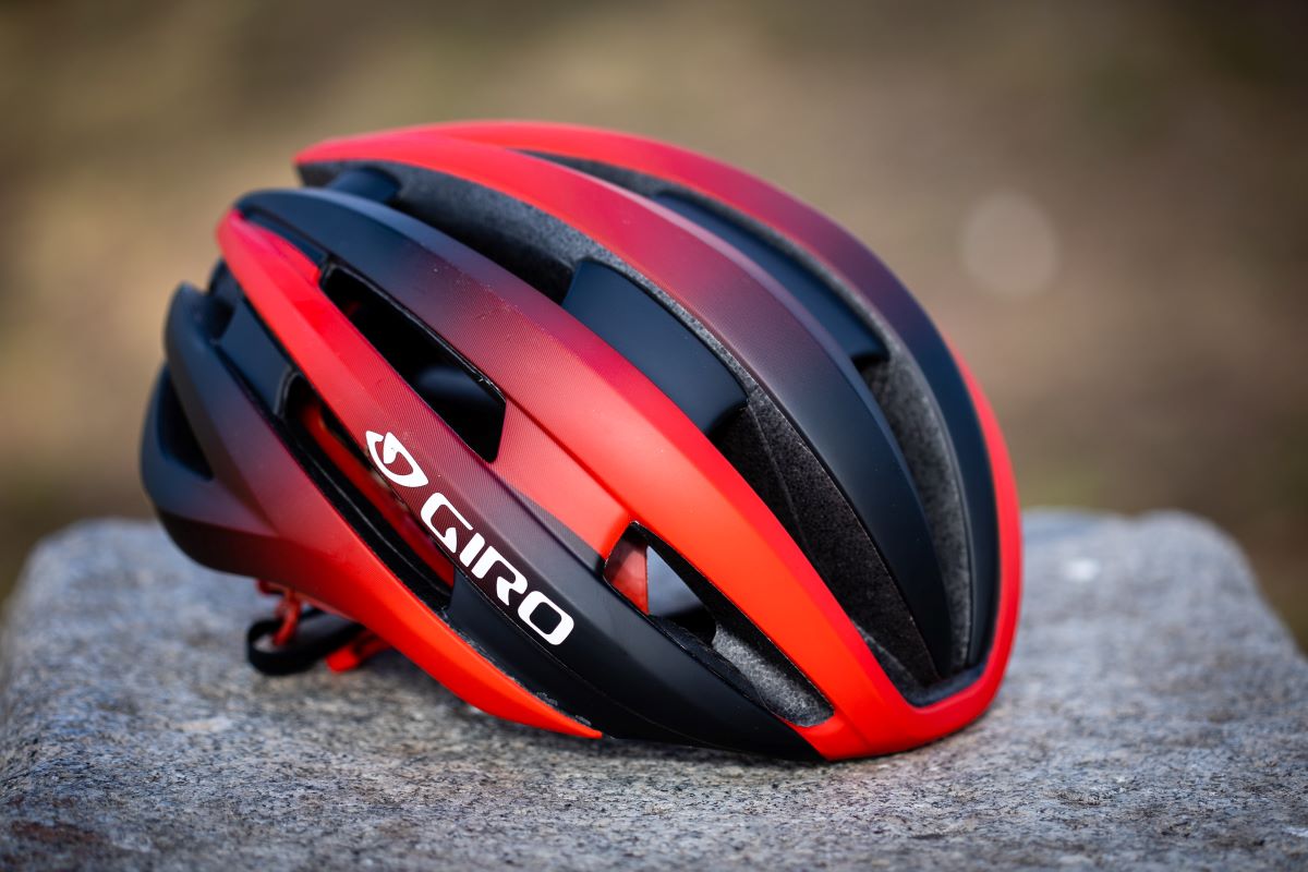 Casco bici carretera marca Giro modelo synthe color rojo o negro